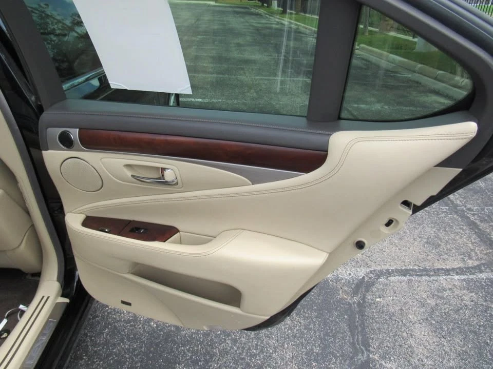 2014 Lexus LS 4th Gen - Image 11 of 19