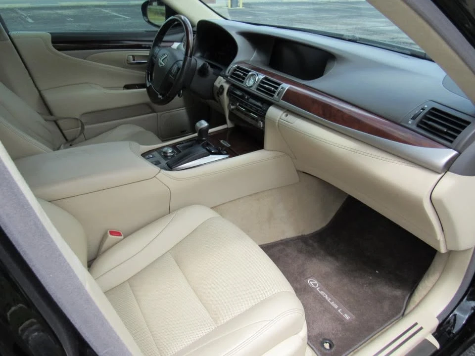 2014 Lexus LS 4th Gen - Image 13 of 19