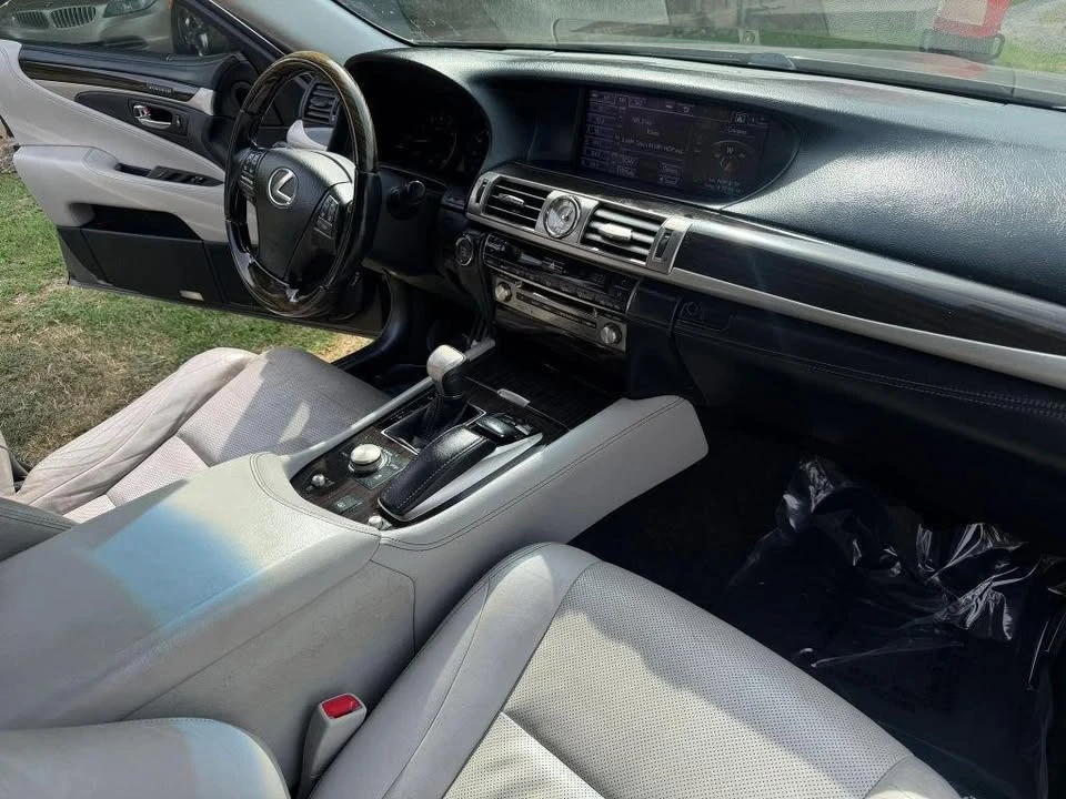 2014 Lexus LS 4th Gen - Image 12 of 20