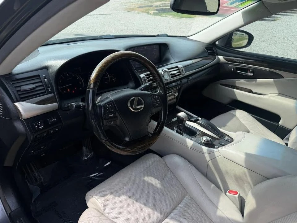 2014 Lexus LS 4th Gen - Image 9 of 20