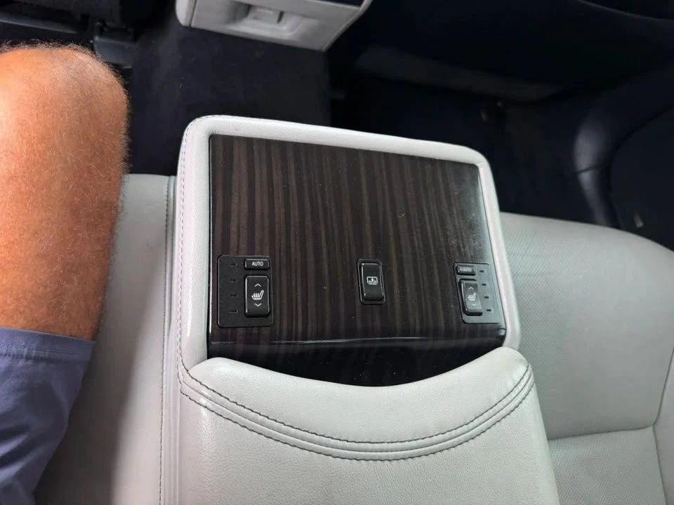 2014 Lexus LS 4th Gen - Image 19 of 20