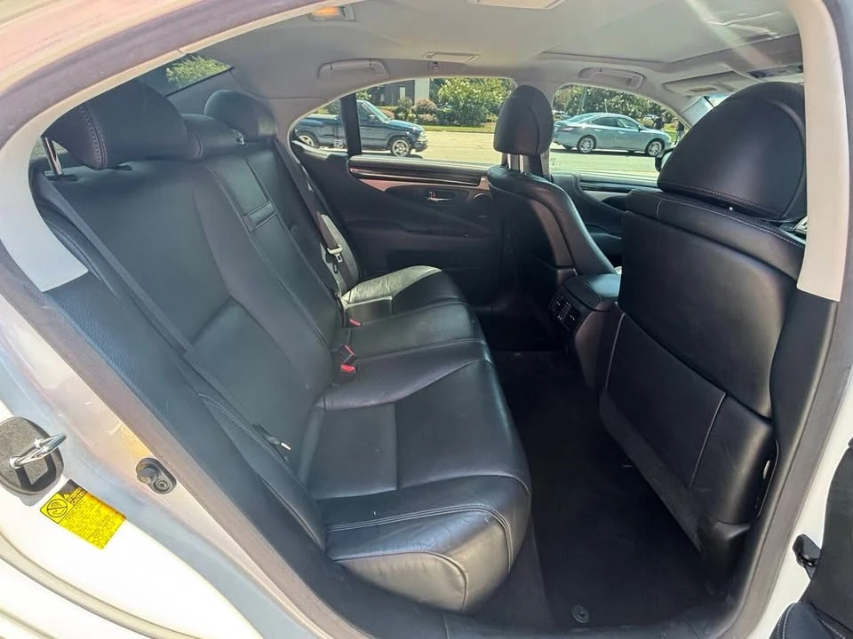 2014 Lexus LS 4th Gen - Image 19 of 20