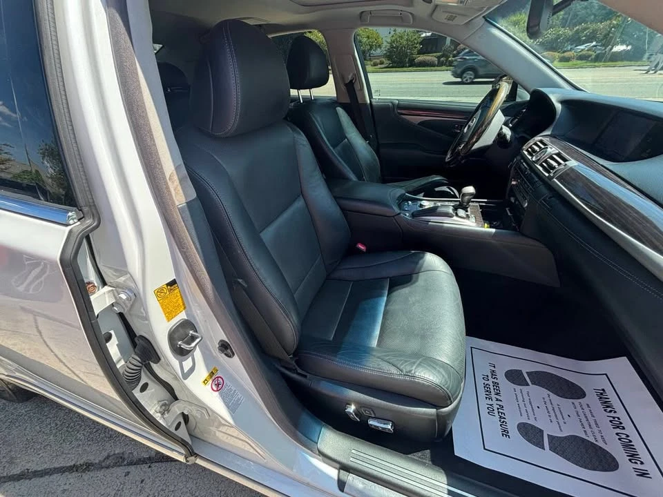2014 Lexus LS 4th Gen - Image 16 of 20