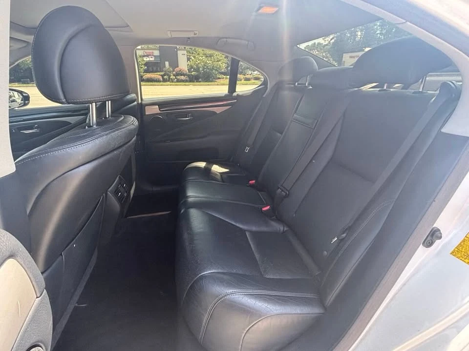 2014 Lexus LS 4th Gen - Image 18 of 20