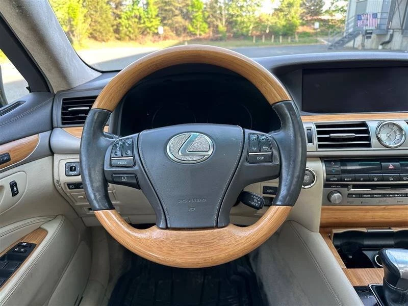 2014 Lexus LS 4th Gen - Image 19 of 20