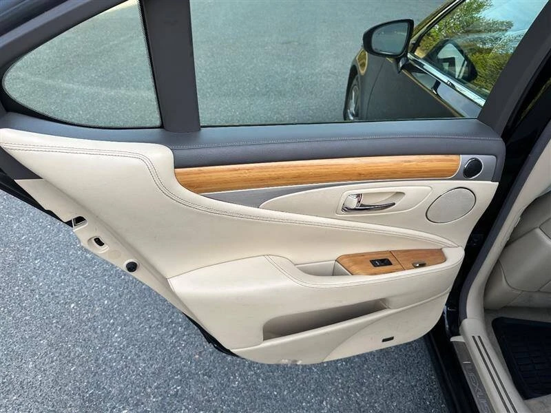 2014 Lexus LS 4th Gen - Image 15 of 20