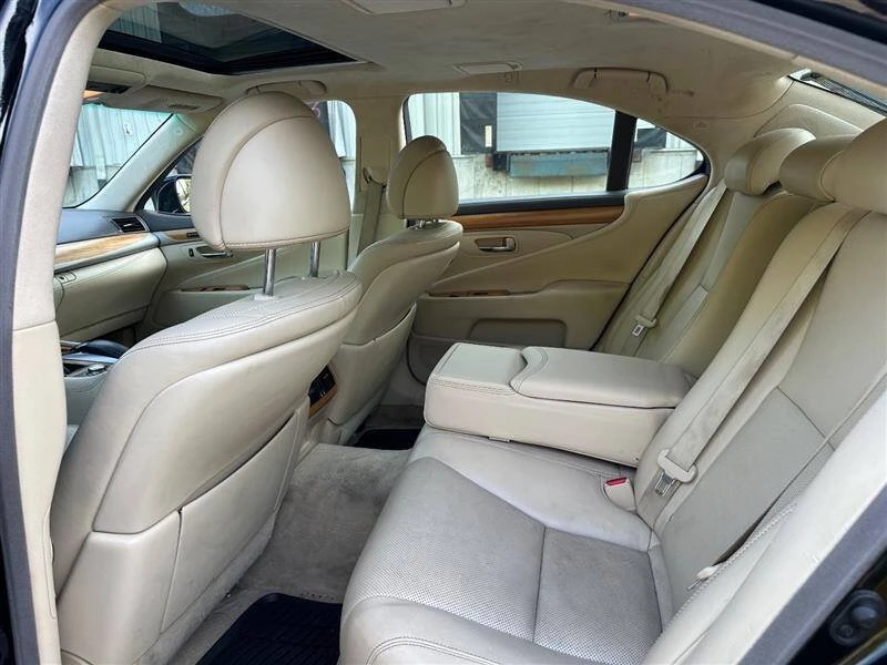 2014 Lexus LS 4th Gen - Image 14 of 20