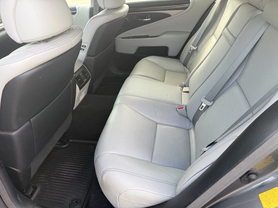 2014 Lexus LS 4th Gen - Image 20 of 23