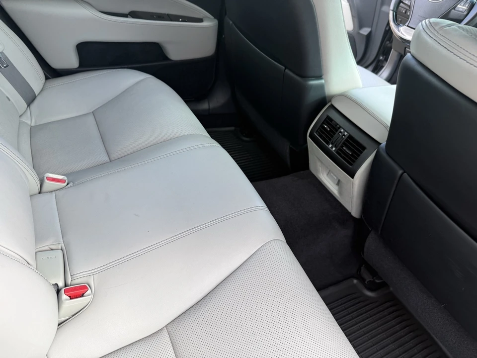2014 Lexus LS 4th Gen - Image 19 of 23