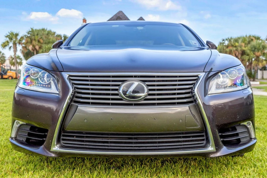 2014 Lexus LS 4th Gen - Image 2 of 31