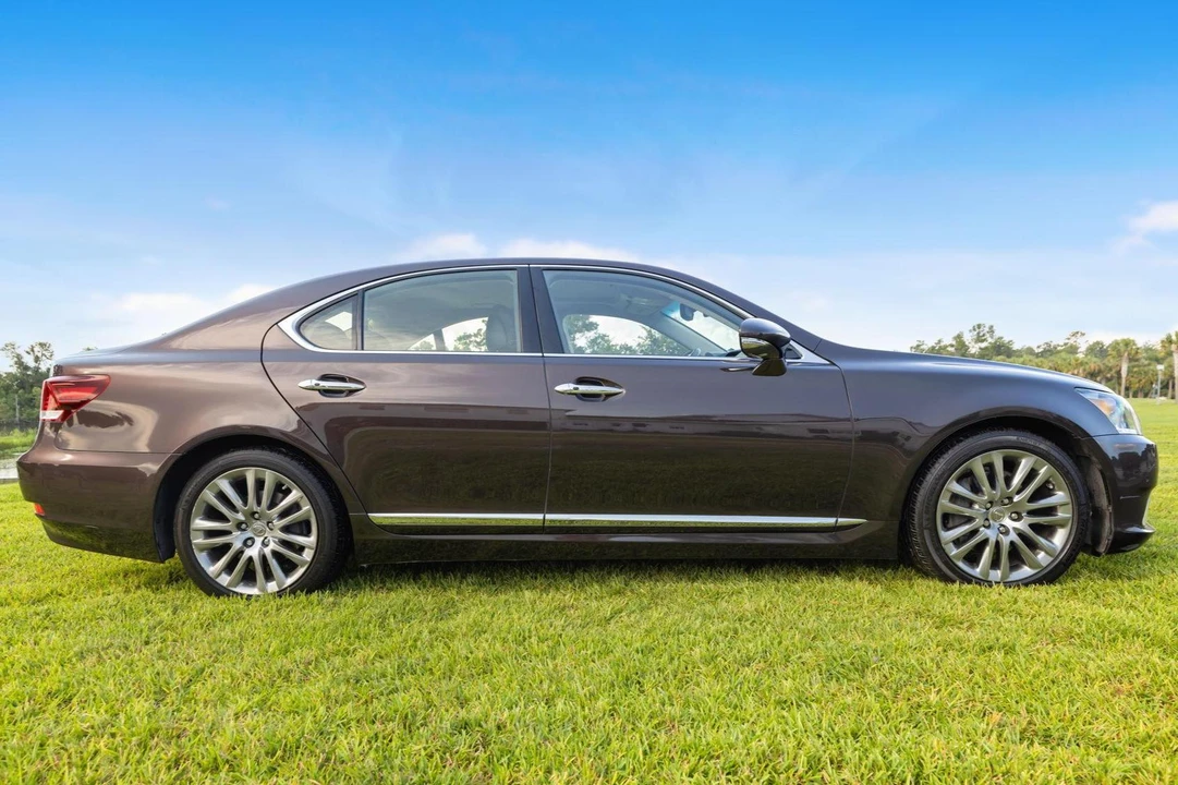 2014 Lexus LS 4th Gen - Image 3 of 31