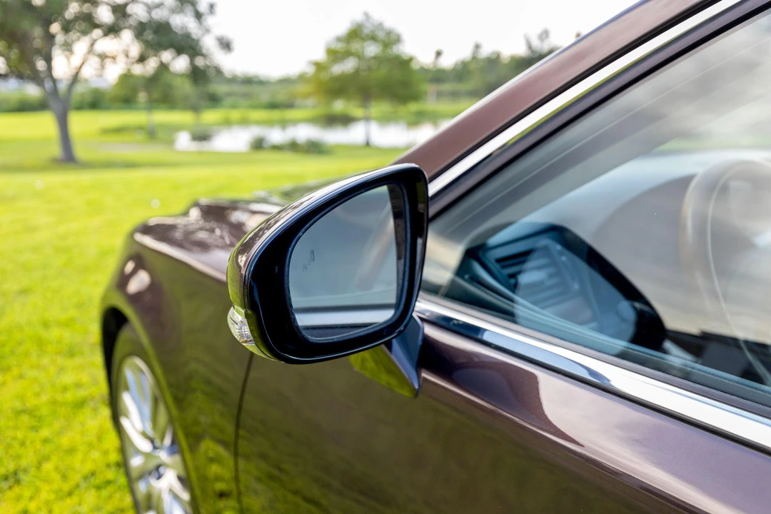 2014 Lexus LS 4th Gen - Image 21 of 31