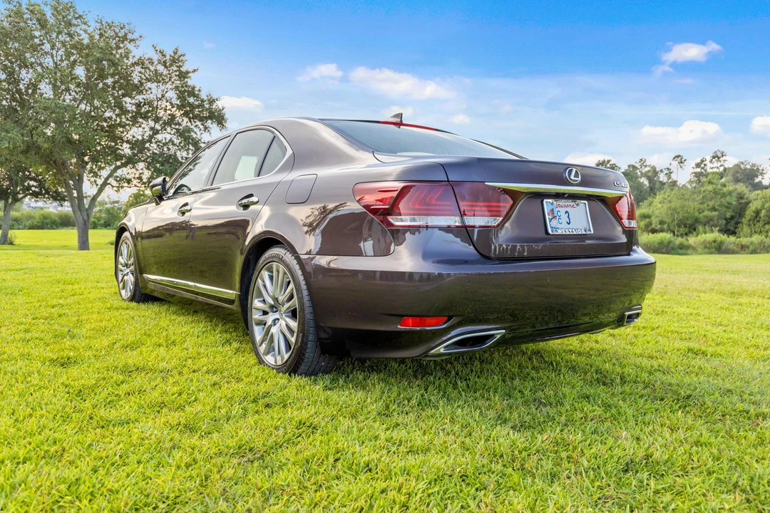 2014 Lexus LS 4th Gen - Image 8 of 31