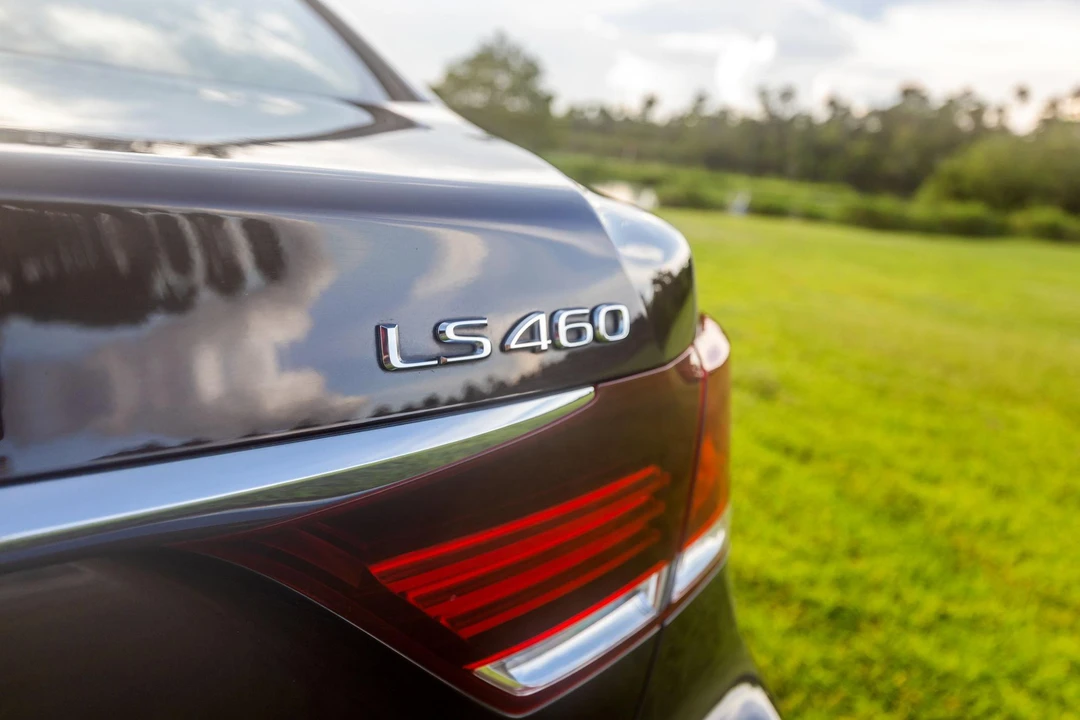 2014 Lexus LS 4th Gen - Image 26 of 31