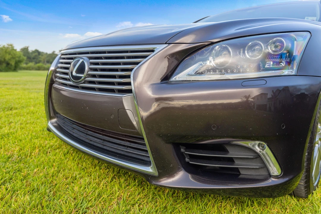 2014 Lexus LS 4th Gen - Image 17 of 31