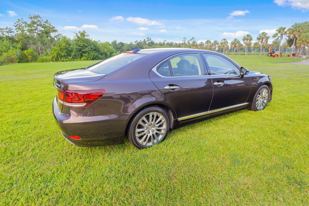 2014 Lexus LS 4th Gen - Image 12 of 31
