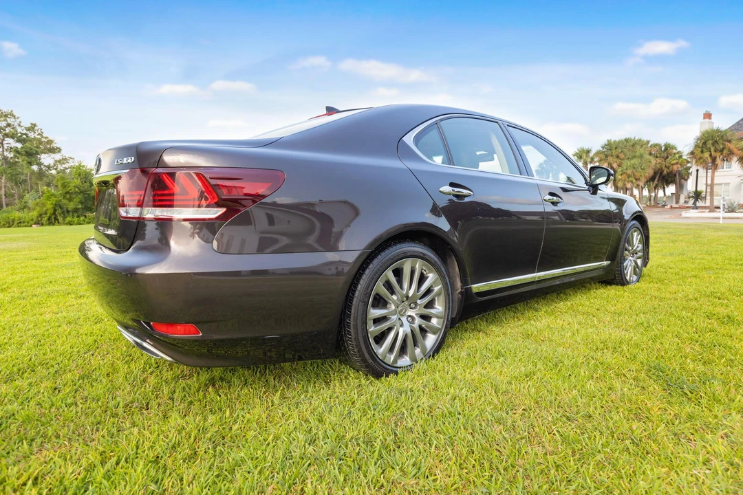 2014 Lexus LS 4th Gen - Image 11 of 31