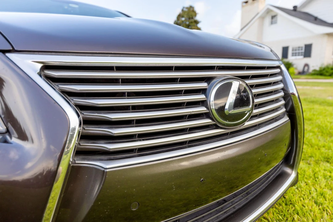 2014 Lexus LS 4th Gen - Image 15 of 31