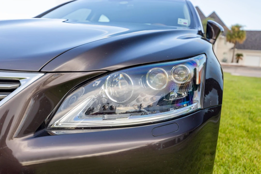 2014 Lexus LS 4th Gen - Image 18 of 31