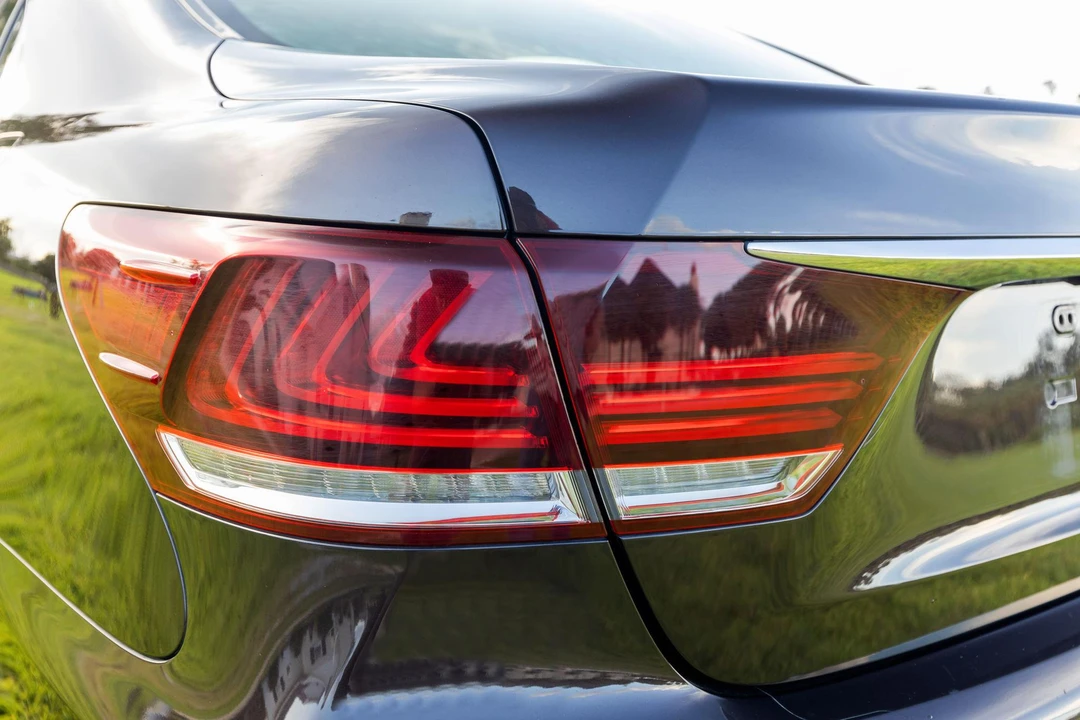 2014 Lexus LS 4th Gen - Image 24 of 31