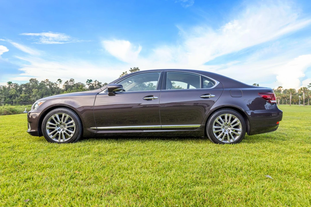 2014 Lexus LS 4th Gen - Image 7 of 31