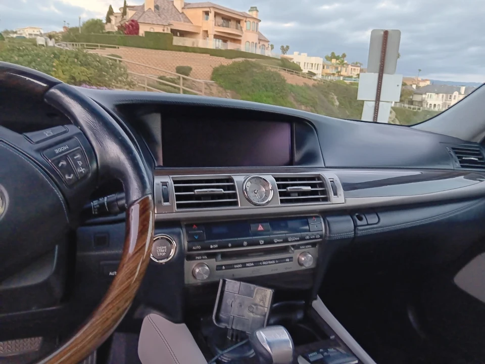 2014 Lexus LS 4th Gen - Image 3 of 7