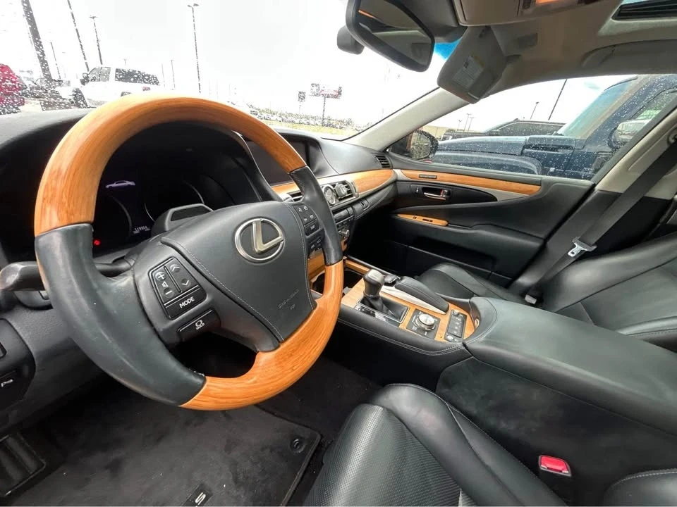 2014 Lexus LS 4th Gen - Image 7 of 9