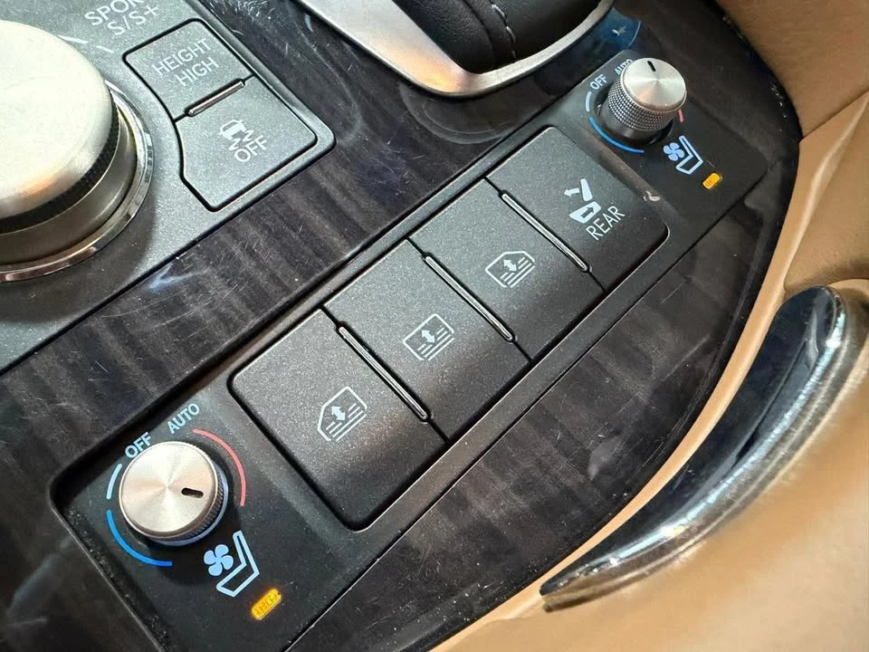 2014 Lexus LS 4th Gen - Image 15 of 20