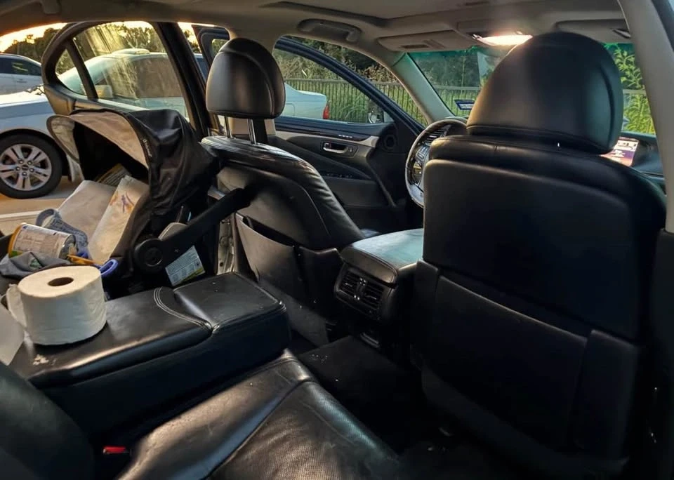 2014 Lexus LS 4th Gen - Image 5 of 6