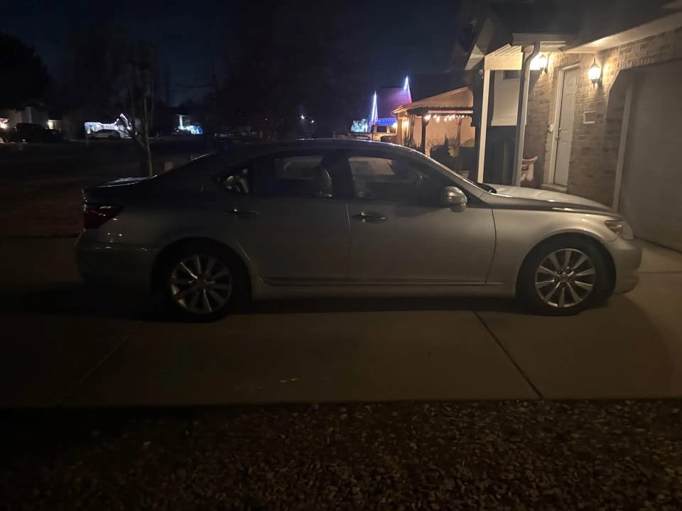 2014 Lexus LS 4th Gen - Image 4 of 8