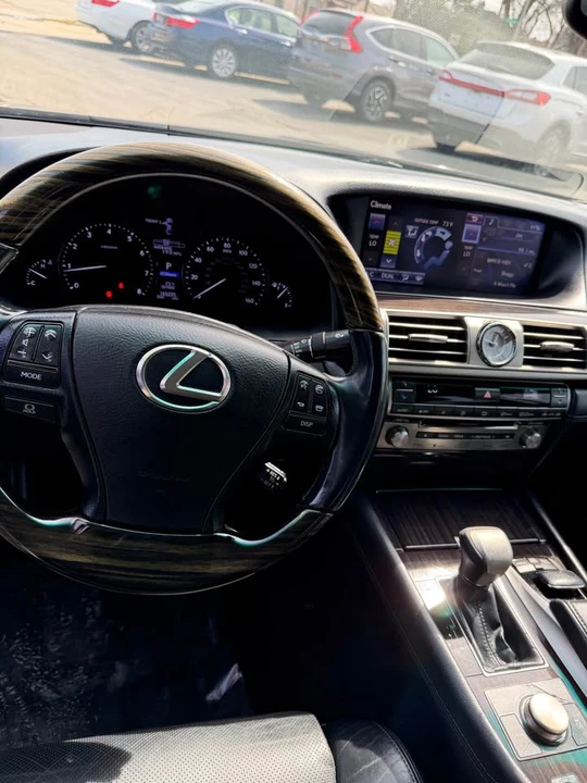 2014 Lexus LS 4th Gen - Image 12 of 20