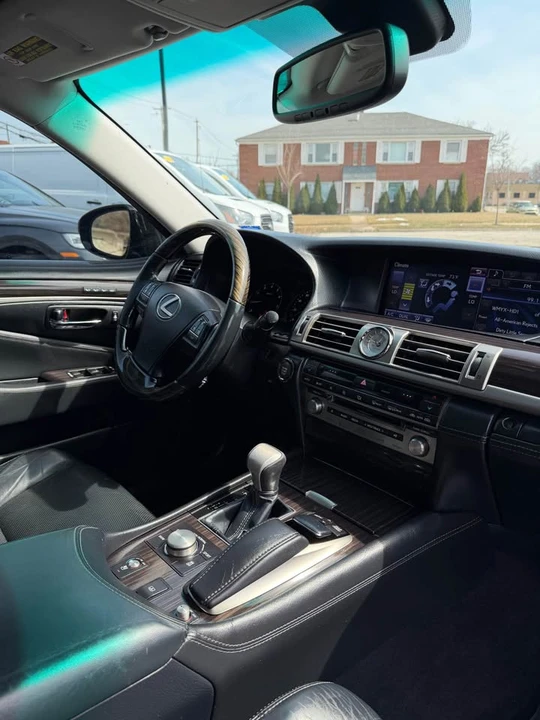 2014 Lexus LS 4th Gen - Image 11 of 20