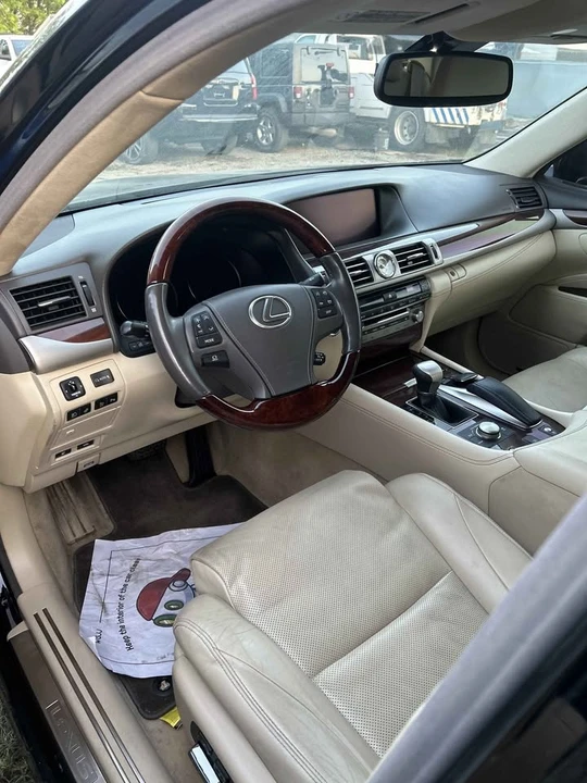 2014 Lexus LS 4th Gen - Image 4 of 5