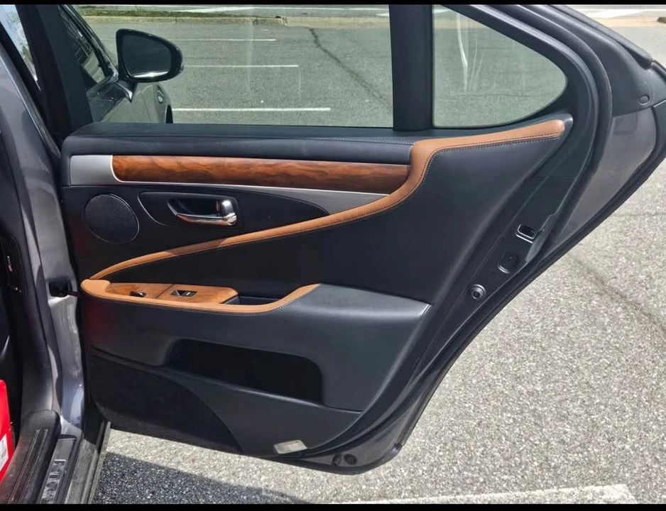 2014 Lexus LS 4th Gen - Image 7 of 8