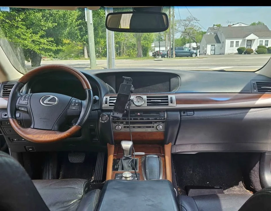 2014 Lexus LS 4th Gen - Image 5 of 8