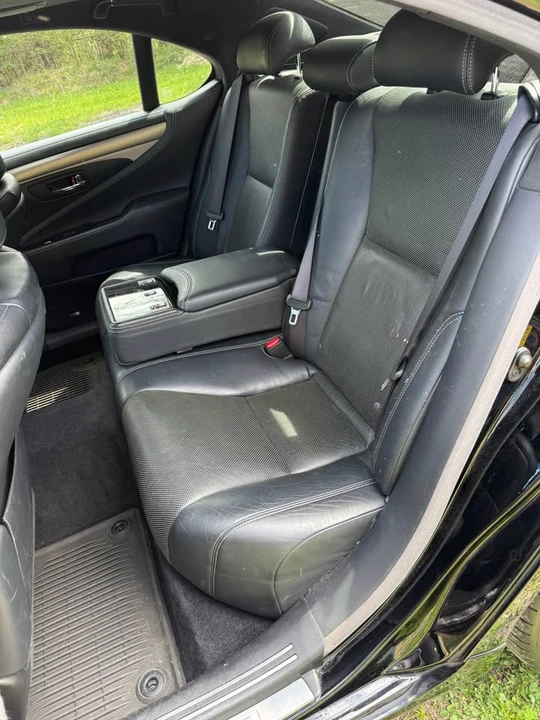 2014 Lexus LS 4th Gen - Image 9 of 12