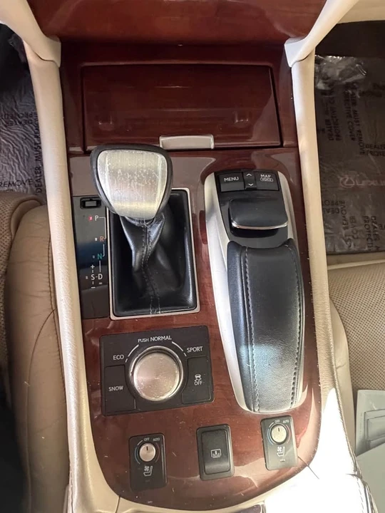 2014 Lexus LS 4th Gen - Image 15 of 19