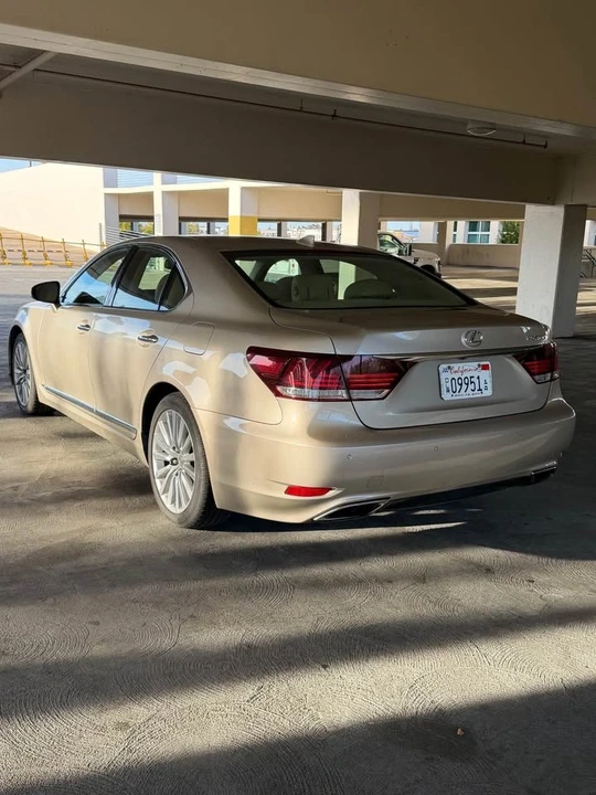 2014 Lexus LS 4th Gen - Image 6 of 19