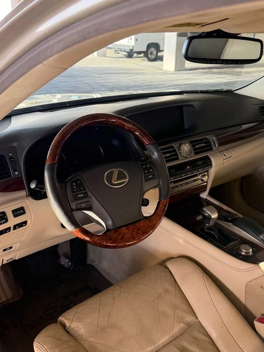 2014 Lexus LS 4th Gen - Image 13 of 19