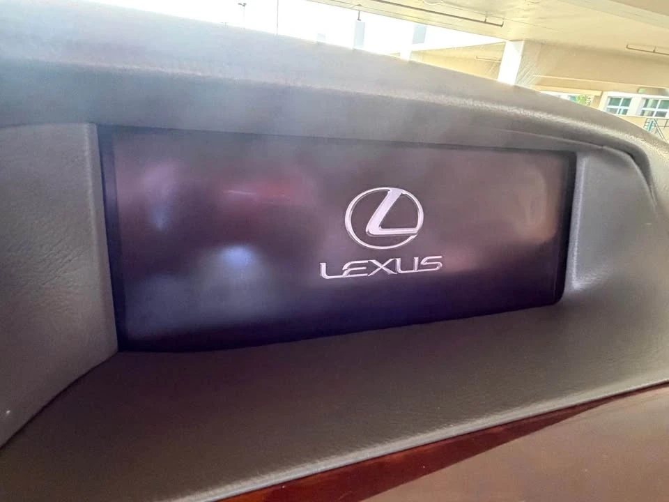 2014 Lexus LS 4th Gen - Image 17 of 19