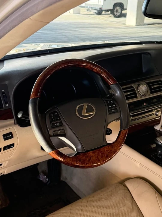 2014 Lexus LS 4th Gen - Image 12 of 19