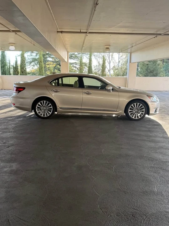 2014 Lexus LS 4th Gen - Image 9 of 19