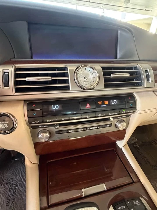 2014 Lexus LS 4th Gen - Image 16 of 19