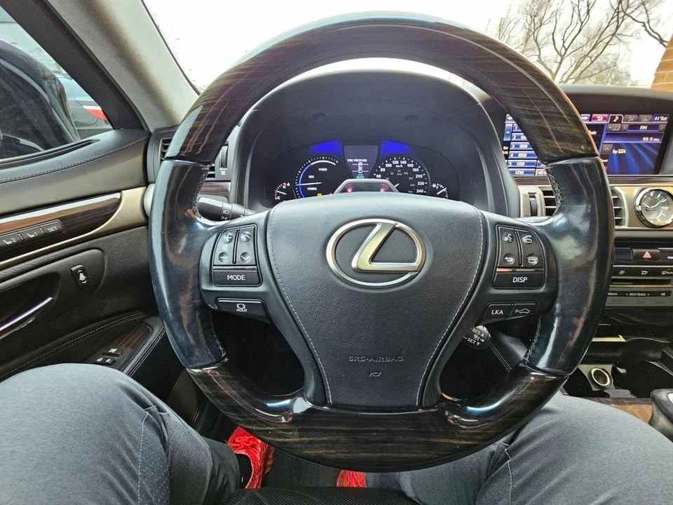 2014 Lexus LS 4th Gen - Image 17 of 20