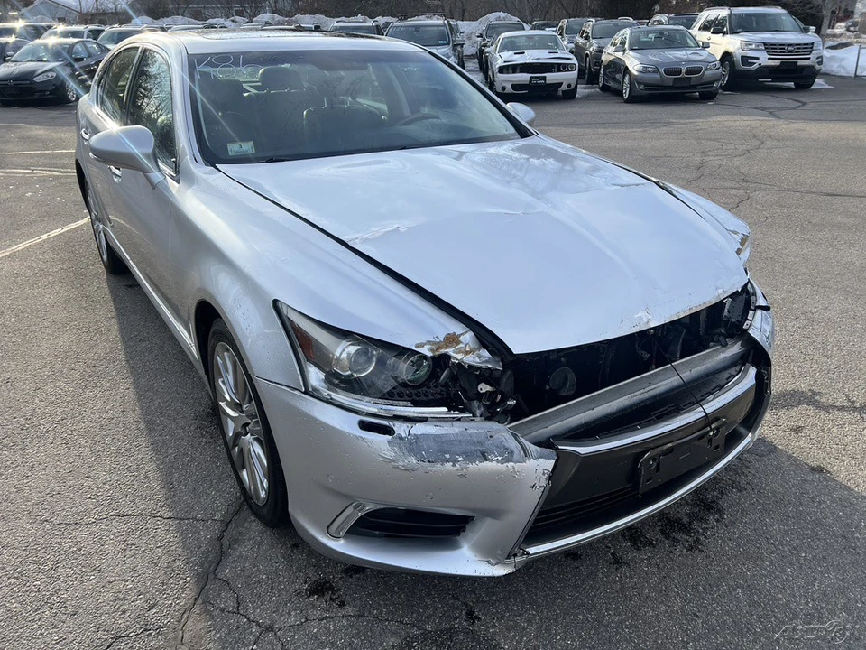 2014 Lexus LS 4th Gen - Image 9 of 12