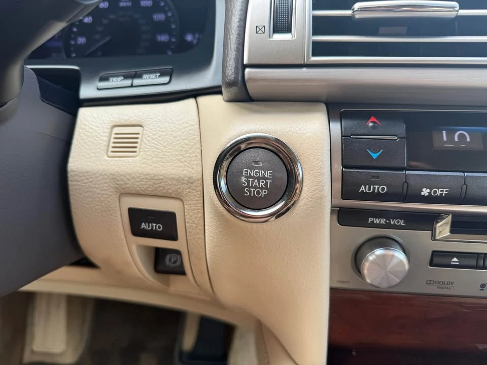 2014 Lexus LS 4th Gen - Image 16 of 19