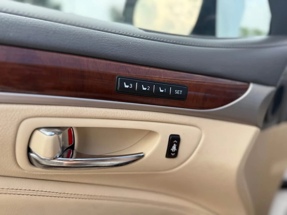 2014 Lexus LS 4th Gen - Image 15 of 19