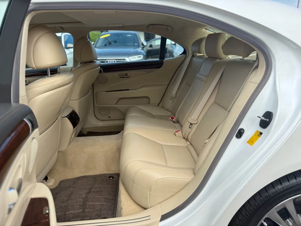 2014 Lexus LS 4th Gen - Image 10 of 19