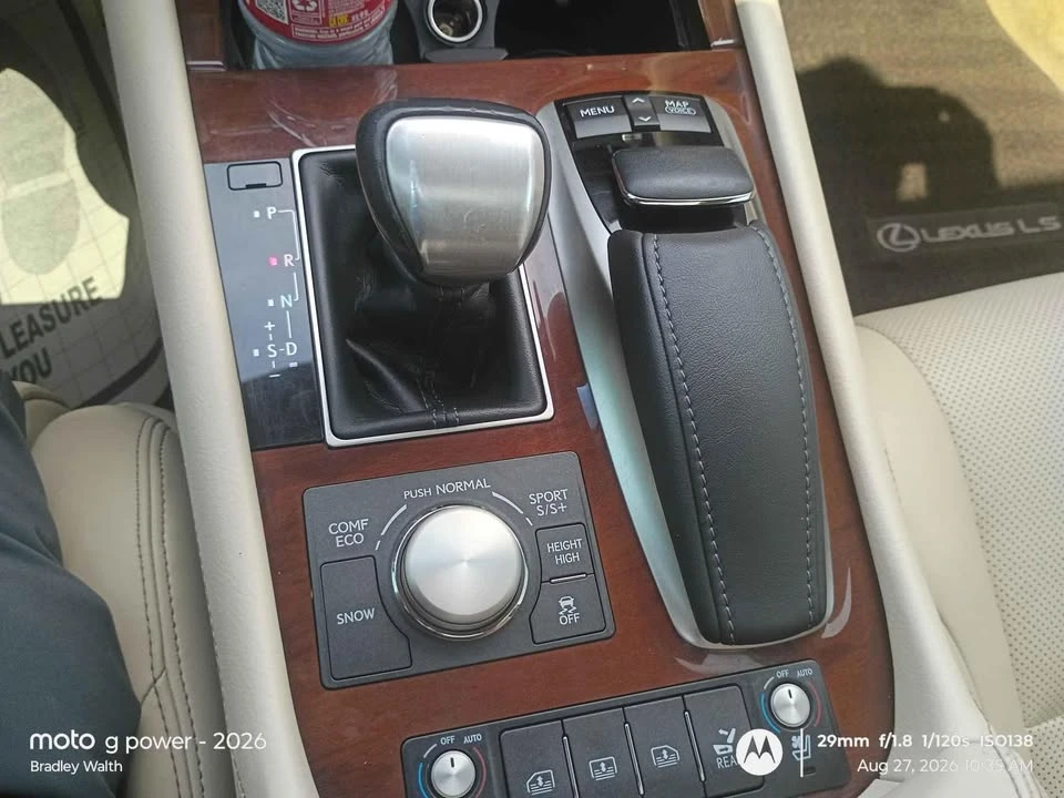 2014 Lexus LS 4th Gen - Image 19 of 20