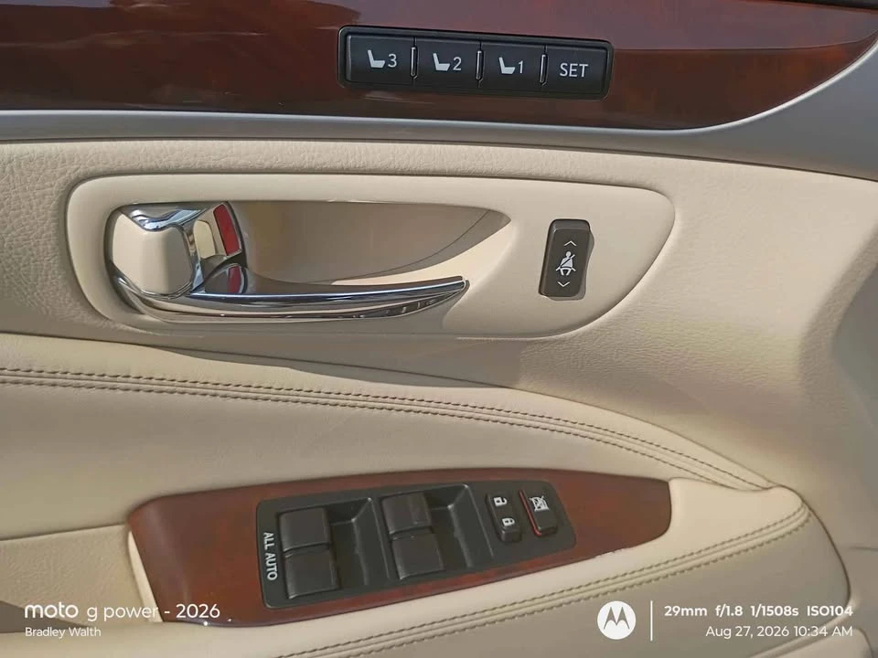 2014 Lexus LS 4th Gen - Image 15 of 20